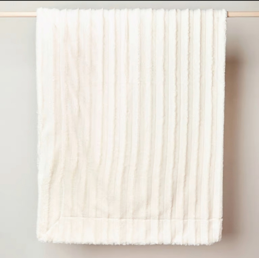 COMMA HOME Plush Throw Blanket